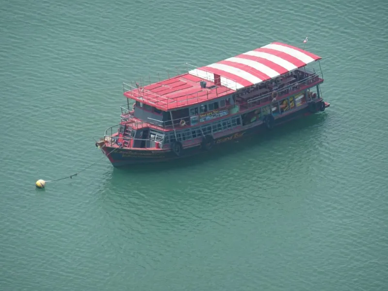 A tour boat waiting to take visitors from Samui to Ang Thong