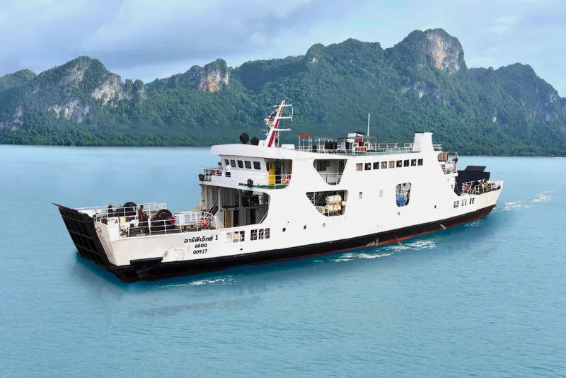 Raja Ferry car ferry between Lipa Noi on Koh Samui and Donsak on the mainland