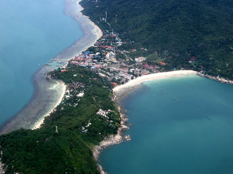 Haad Rin from above: the party beach on the right, Sunset Beach on the left.