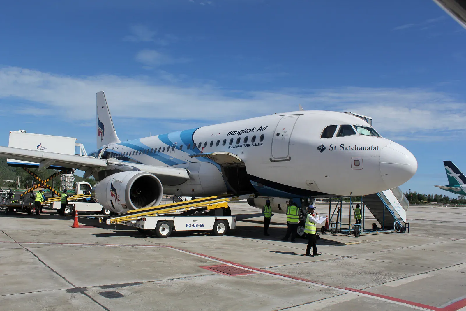 How to Get from Chiang Mai to Koh Samui: Flight, Train, Ferry (2026)
