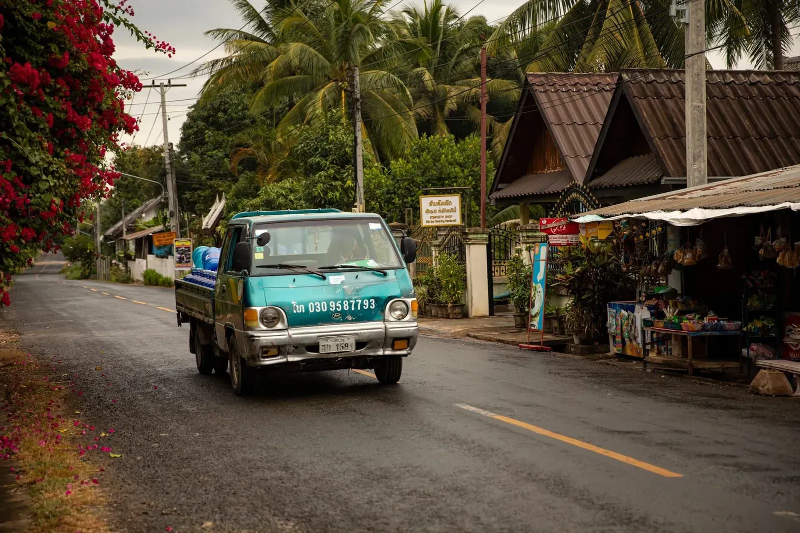 Koh Samui Getting Around: Songthaew, Grab, Taxi & Scooter 2026