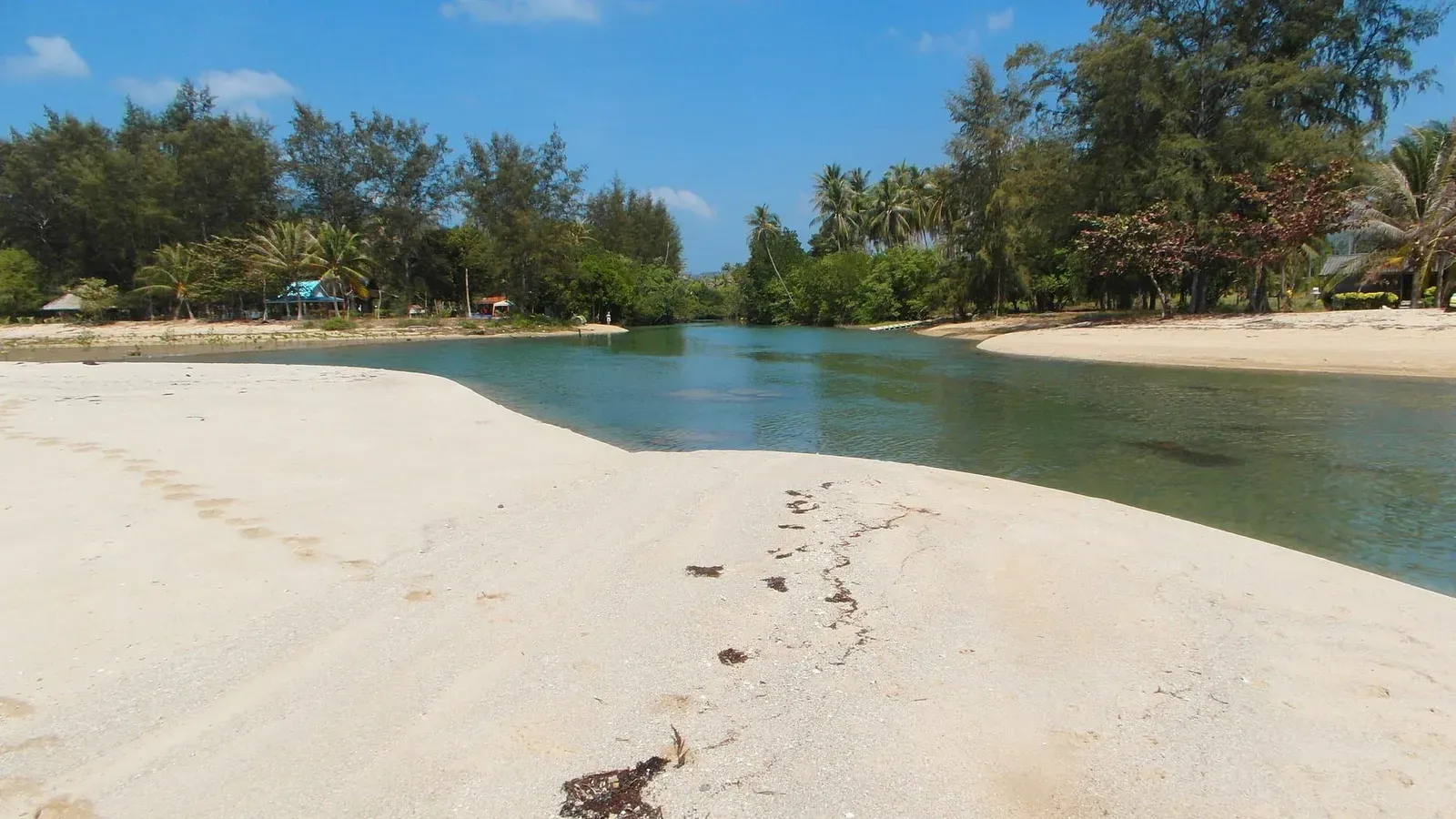Laem Set Beach: Boulder Coves, Tides and Kamalaya's Monk Cave