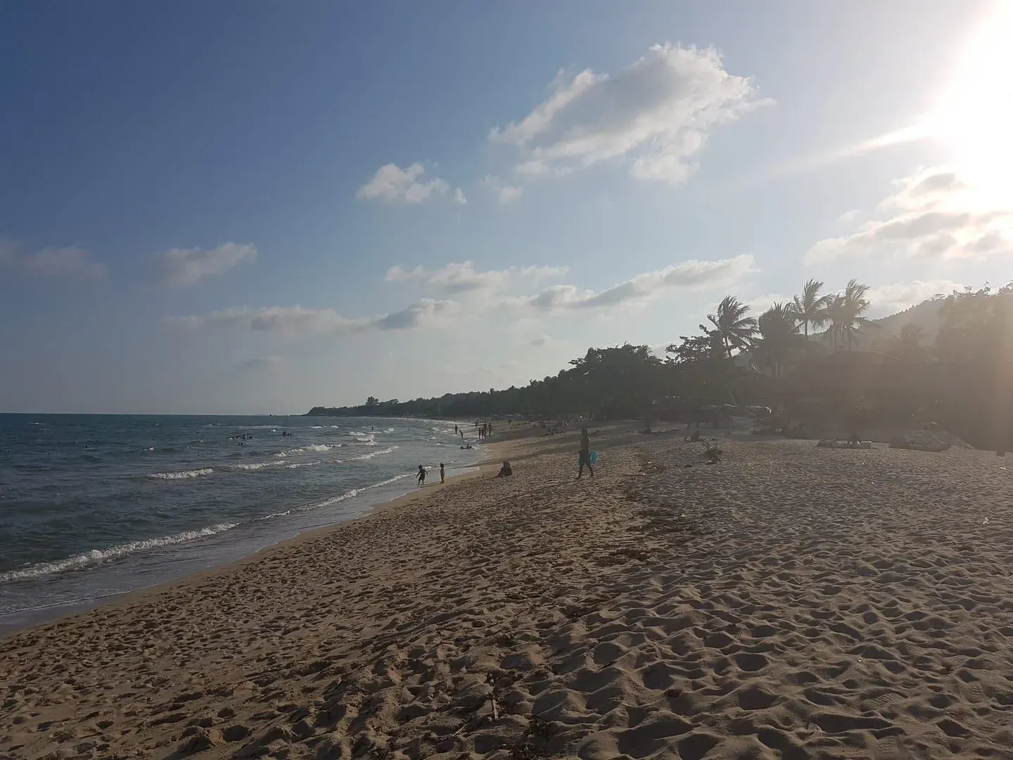Lamai Beach: Grandfather Rocks, Muay Thai and Sunday Market