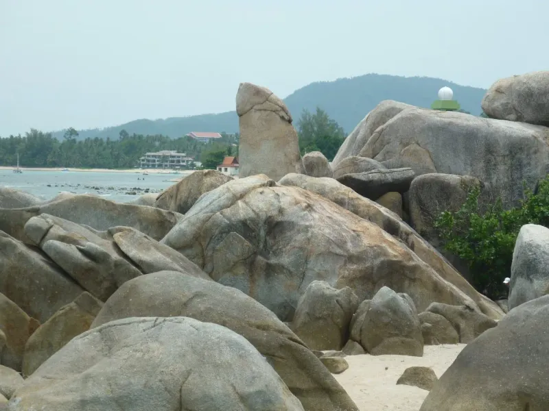 Shoreline along Lamai Beach, Koh Samui, near Easy Divers' training facility