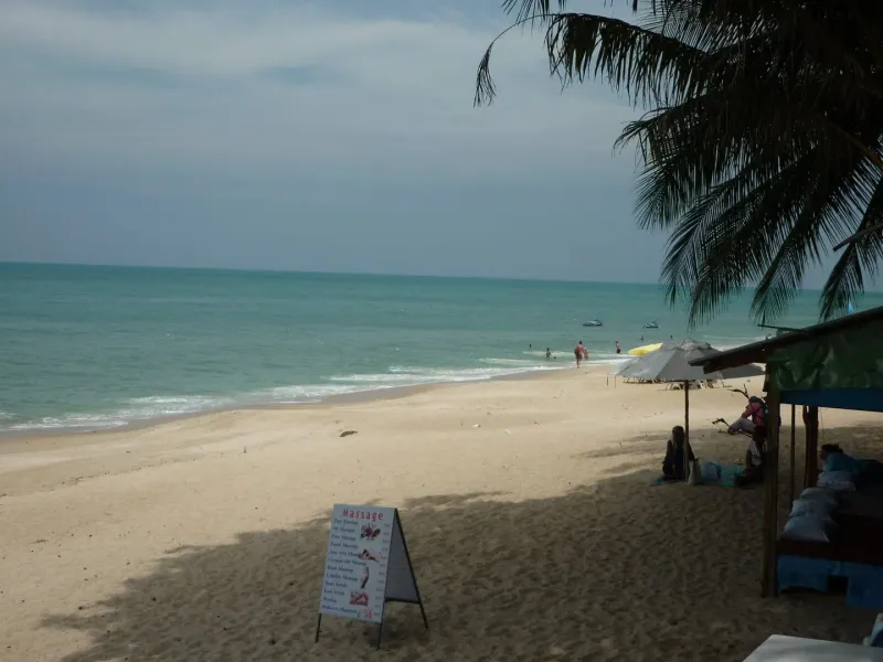 Calm water along Lamai Beach, Koh Samui, near Easy Divers' pool and classroom