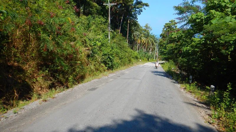 Quiet village road near the Lat Wanon trailhead