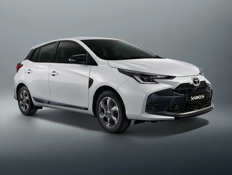 White Toyota Yaris hatchback, the economy class most Samui rental companies list